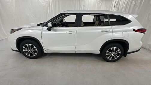 2023 Toyota Highlander Hybrid XLE