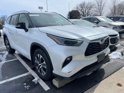 2023 Toyota Highlander Hybrid XLE