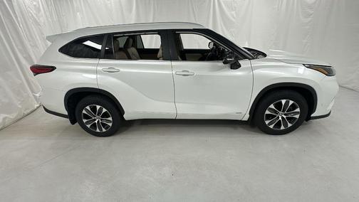 2023 Toyota Highlander Hybrid XLE