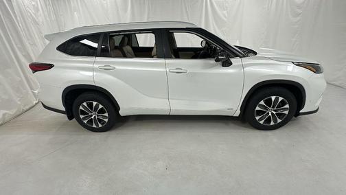 2023 Toyota Highlander Hybrid XLE