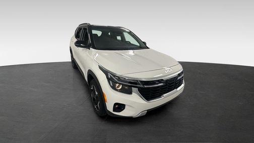 Clear White/Black Roof 2026 Kia Seltos S