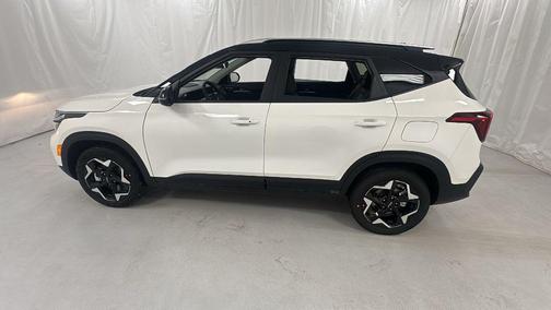 Clear White/Black Roof 2026 Kia Seltos S