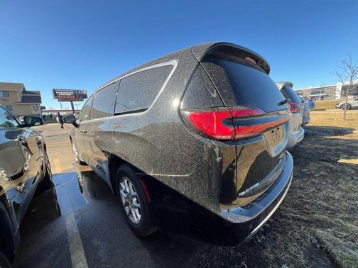 2025 Chrysler Pacifica L