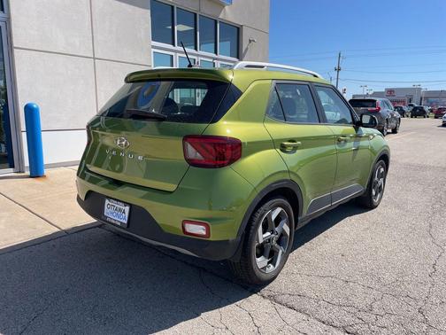 Green Apple 2024 Hyundai VENUE SEL