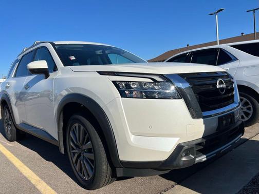 2024 Nissan Pathfinder SL 4WD