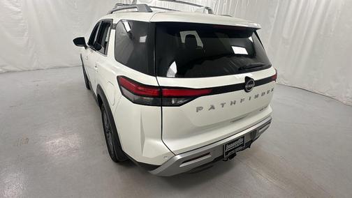 2024 Nissan Pathfinder SL 4WD