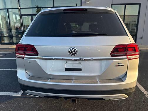 Pure White 2018 Volkswagen Atlas 3.6L SE