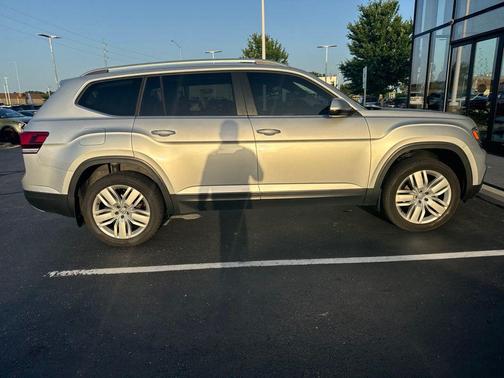 Pure White 2018 Volkswagen Atlas 3.6L SE