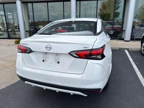 Aspen White Tricoat 2023 Nissan Versa 1.6 SV