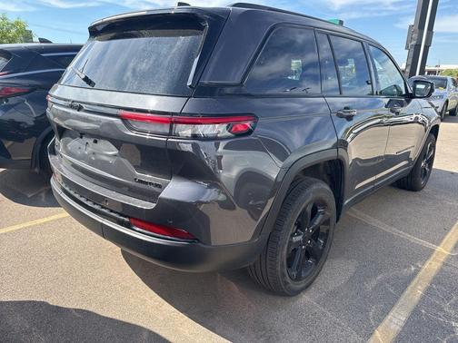 Baltic Gray Metallic Clearcoat 2023 Jeep Grand Cherokee Limited
