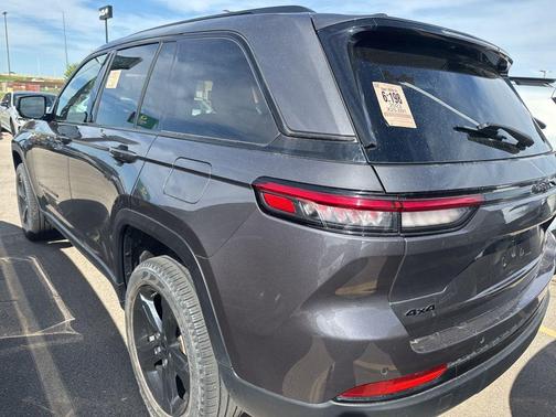Baltic Gray Metallic Clearcoat 2023 Jeep Grand Cherokee Limited