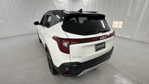 Clear White/Black Roof 2026 Kia Seltos S