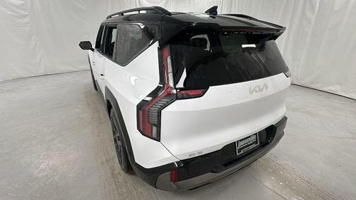 Glacier White Pearl/Ebony Black Roof 2026 Kia EV9 GT-Line