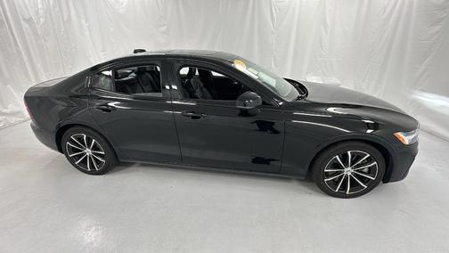 2023 Volvo S60 Recharge Plug-In Hybrid T8 Plus Dark Theme