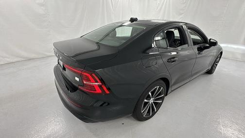 2023 Volvo S60 Recharge Plug-In Hybrid T8 Plus Dark Theme