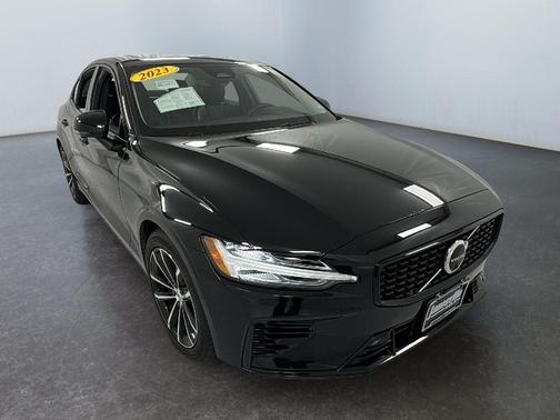 2023 Volvo S60 Recharge Plug-In Hybrid T8 Plus Dark Theme