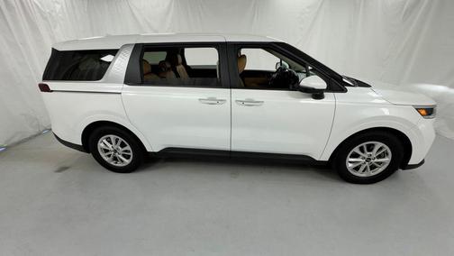 Snow White Pearl 2022 Kia Carnival LXS