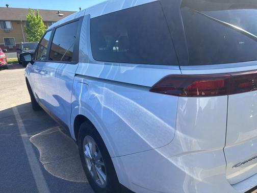 Snow White Pearl 2022 Kia Carnival LXS