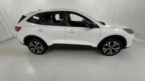 Star White Metallic Tri-Coat 2022 Ford Escape SE