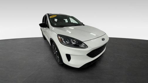 Star White Metallic Tri-Coat 2022 Ford Escape SE