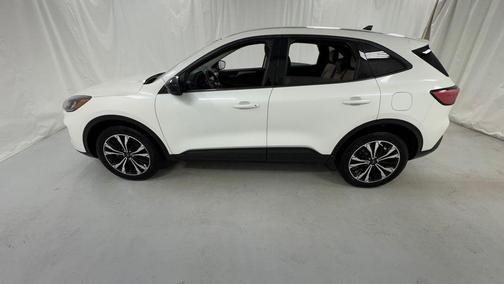 Star White Metallic Tri-Coat 2022 Ford Escape SE