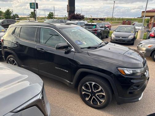 Diamond Black Crystal Pearlcoat 2022 Jeep Compass Limited
