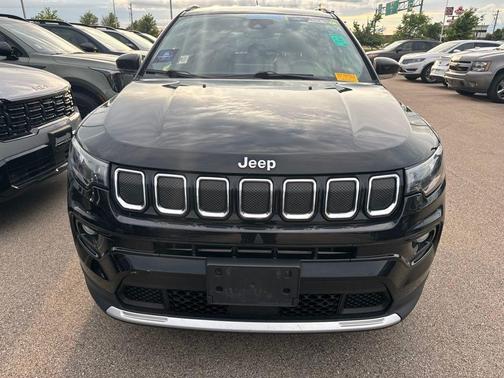 Diamond Black Crystal Pearlcoat 2022 Jeep Compass Limited