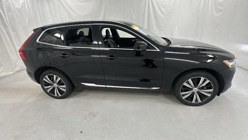 Onyx Black Metallic 2023 Volvo XC60 B5 Plus Bright Theme