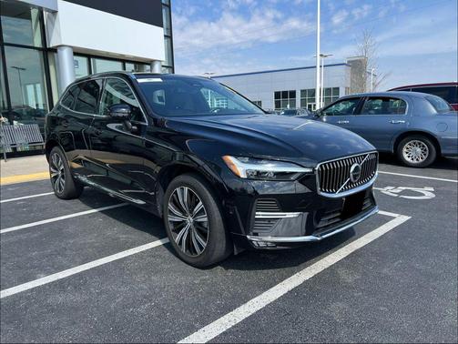 Onyx Black Metallic 2023 Volvo XC60 B5 Plus Bright Theme