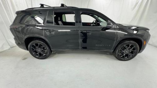 Mosaic Black Metallic 2024 Chevrolet Traverse RS