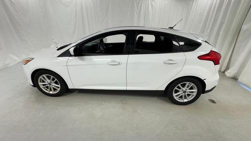 Oxford White 2018 Ford Focus SE