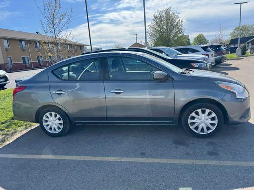 Gun Metallic 2016 Nissan Versa 1.6 SV