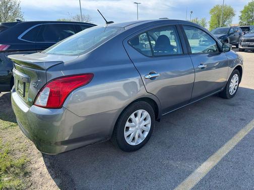 Gun Metallic 2016 Nissan Versa 1.6 SV