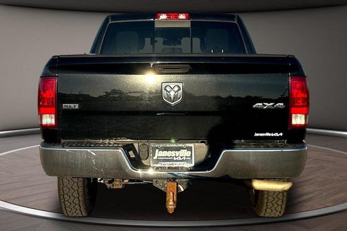 Diamond Black Crystal Pearlcoat 2020 RAM 1500 Classic SLT