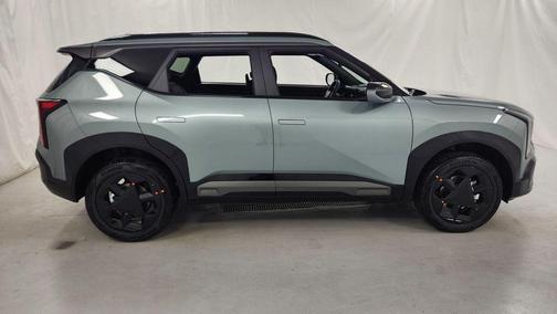Iceberg Green 2027 Kia Seltos X-Line S