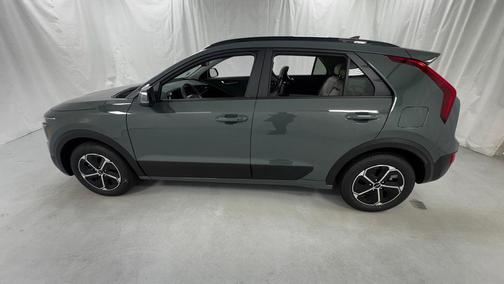 Cityscape Green 2026 Kia Niro EX