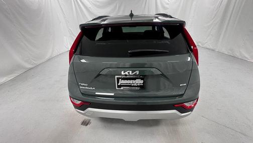 Cityscape Green 2026 Kia Niro EX