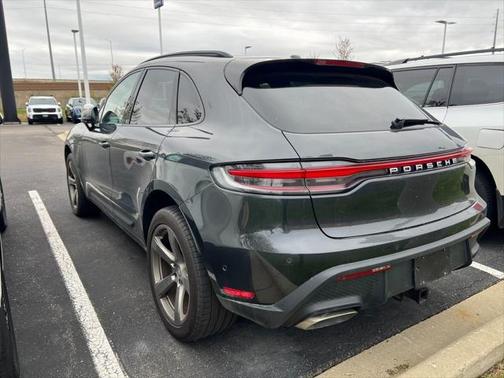 2022 Porsche Macan Base