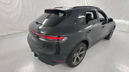 2022 Porsche Macan Base