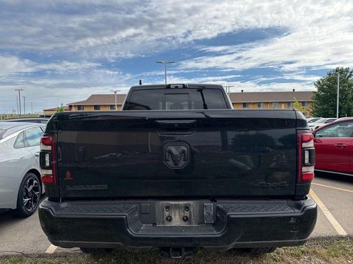 Diamond Black Crystal Pearlcoat 2022 RAM 2500 Laramie Crew Cab 4x4 6'4' Box