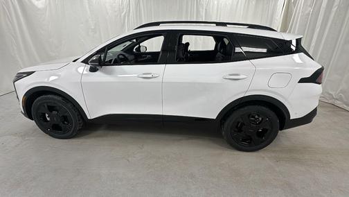 Glacial White Pearl 2026 Kia Sportage X-Line