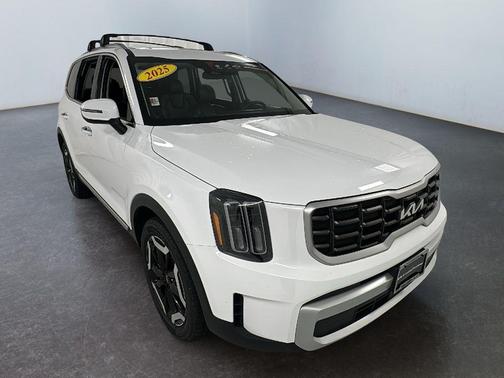Glacial White Pearl 2025 Kia Telluride S