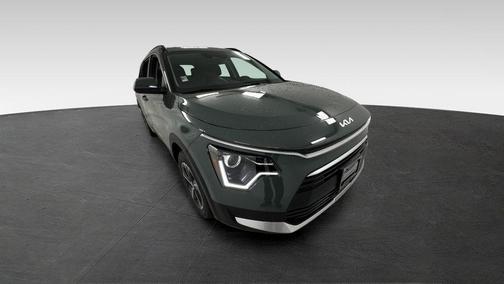 Cityscape Green 2026 Kia Niro EX