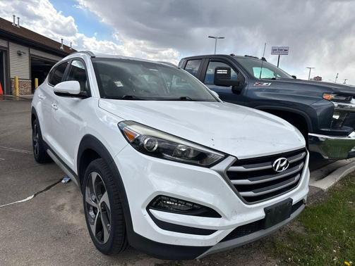 Dazzling White 2017 Hyundai TUCSON Sport
