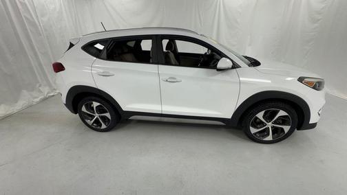 Dazzling White 2017 Hyundai TUCSON Sport