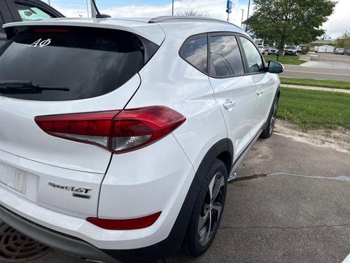 Dazzling White 2017 Hyundai TUCSON Sport