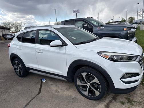 Dazzling White 2017 Hyundai TUCSON Sport