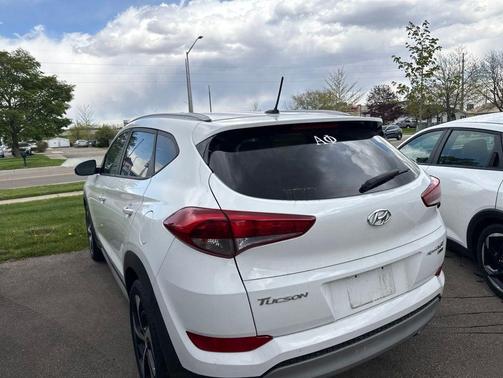 Dazzling White 2017 Hyundai TUCSON Sport