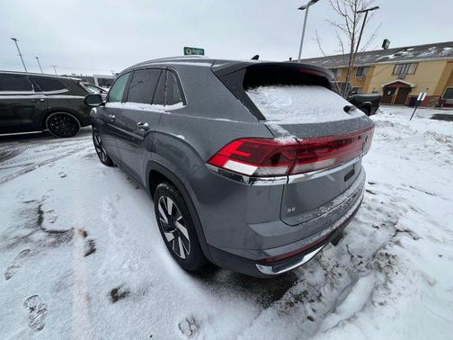 2025 Volkswagen Atlas Cross Sport 2.0T SE w/Technology 4MOTION