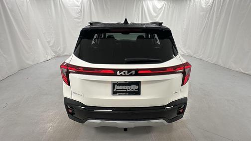 Clear White/Black Roof 2026 Kia Seltos S